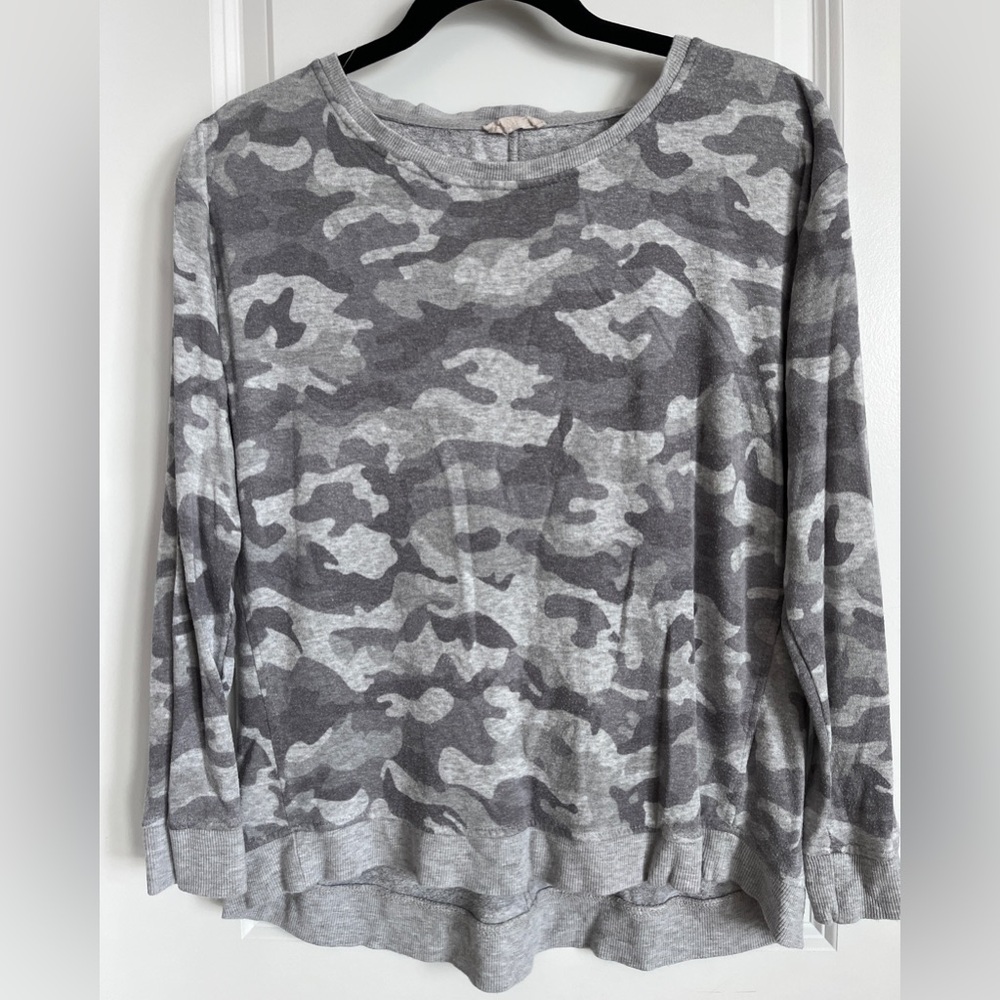 Jane and Delancey Gray Camo Lounge knit sweatshirt top Size medium - Picture 2 of 5